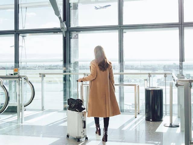 چه لباس‌هایی را نباید در سفرهای هوایی و فرودگاه بپوشیم؟