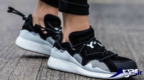 مدل ساده بستن بند کفش اسپرت مردانه