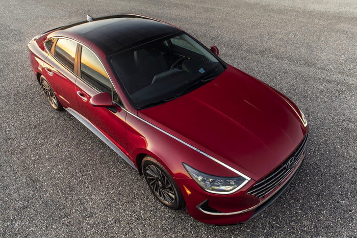 عملکرد سقف خورشیدی در هیوندای سوناتا هیبریدی چگونه است؟