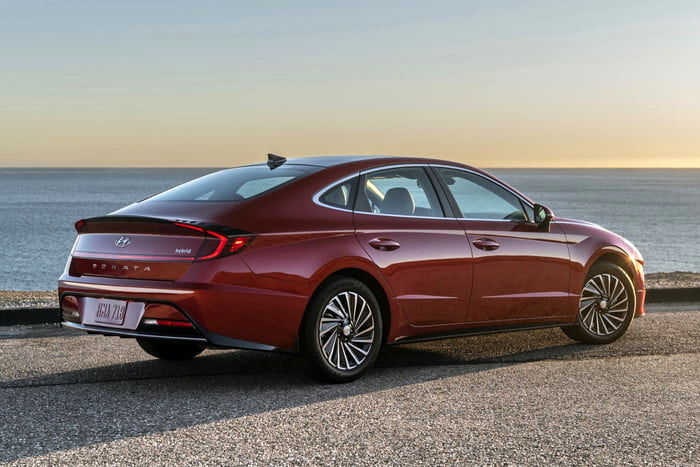 عملکرد سقف خورشیدی در هیوندای سوناتا هیبریدی چگونه است؟