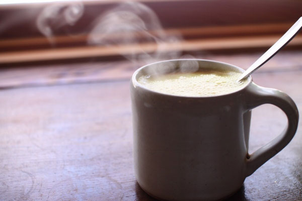 شیر را باید گرم مصرف کرد و بهترین زمان مصرف شیر شب است.