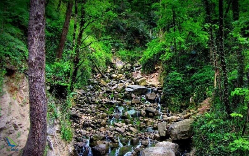 آبشار آب پری