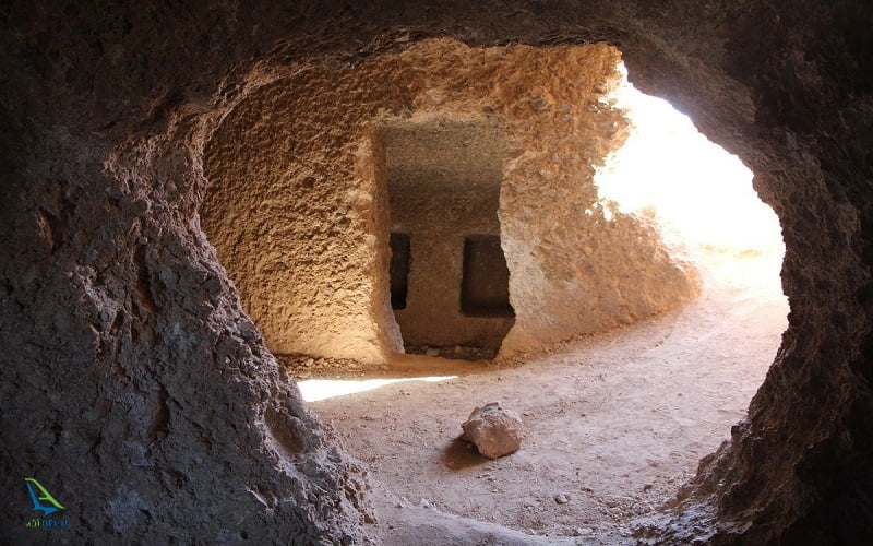 غار سنگی حسین کوهکن
