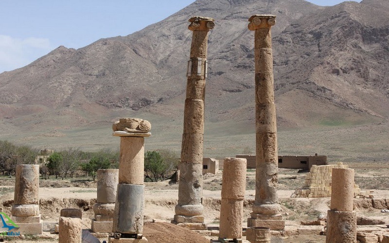 ستون های تاریخی خورهه