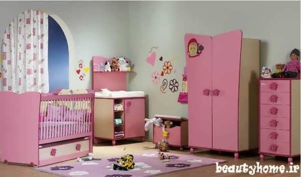 چیدمان اتاق نوزاد شاد با رنگ قرمز