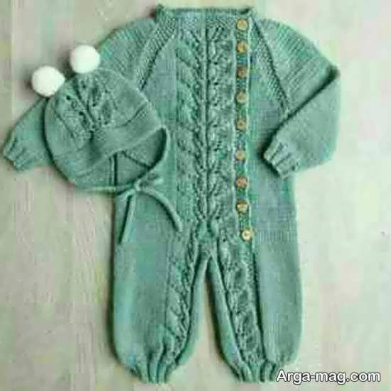 مدلی از لباس بافتنی نوزاد پسر