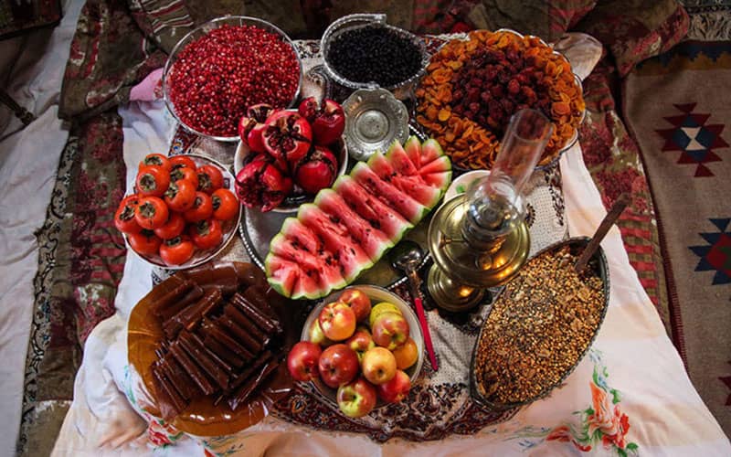 سفره آجیل و میوه در شب یلدا لرستان