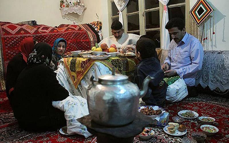 دورهمی مردم گیلان دور کرسی شب یلدا