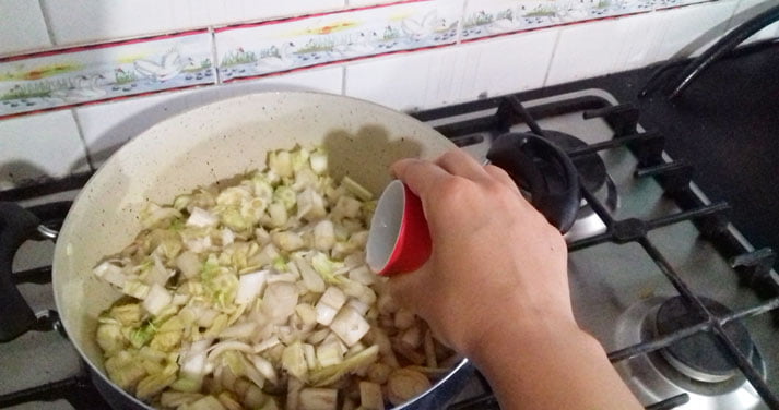 خوراک کنگر با گوشت چرخ کرده