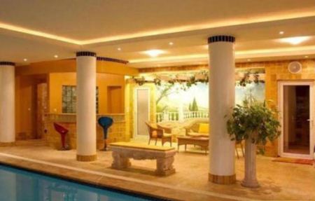 ویلای لوکس و مجلل علی کریمی در لواسانات (عکس)