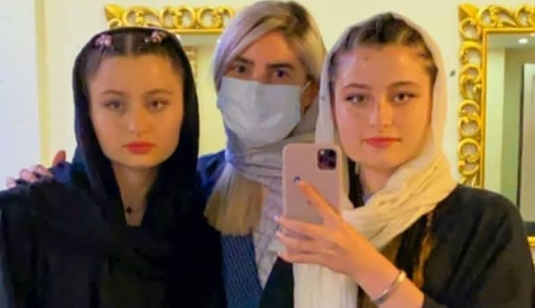 سارا و نیکا فرقانی اصل با مهراد جم دوست شدند.