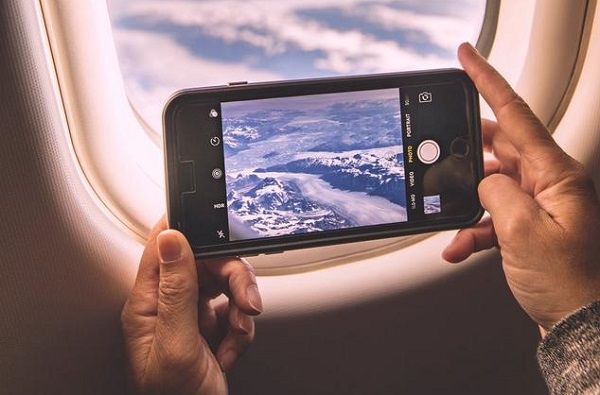 گوشی در هواپیما روی حالت پرواز